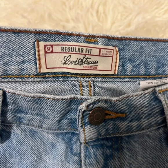 Levi Strauss Regular Fit Light Wash Jeans - Picture 4 of 5